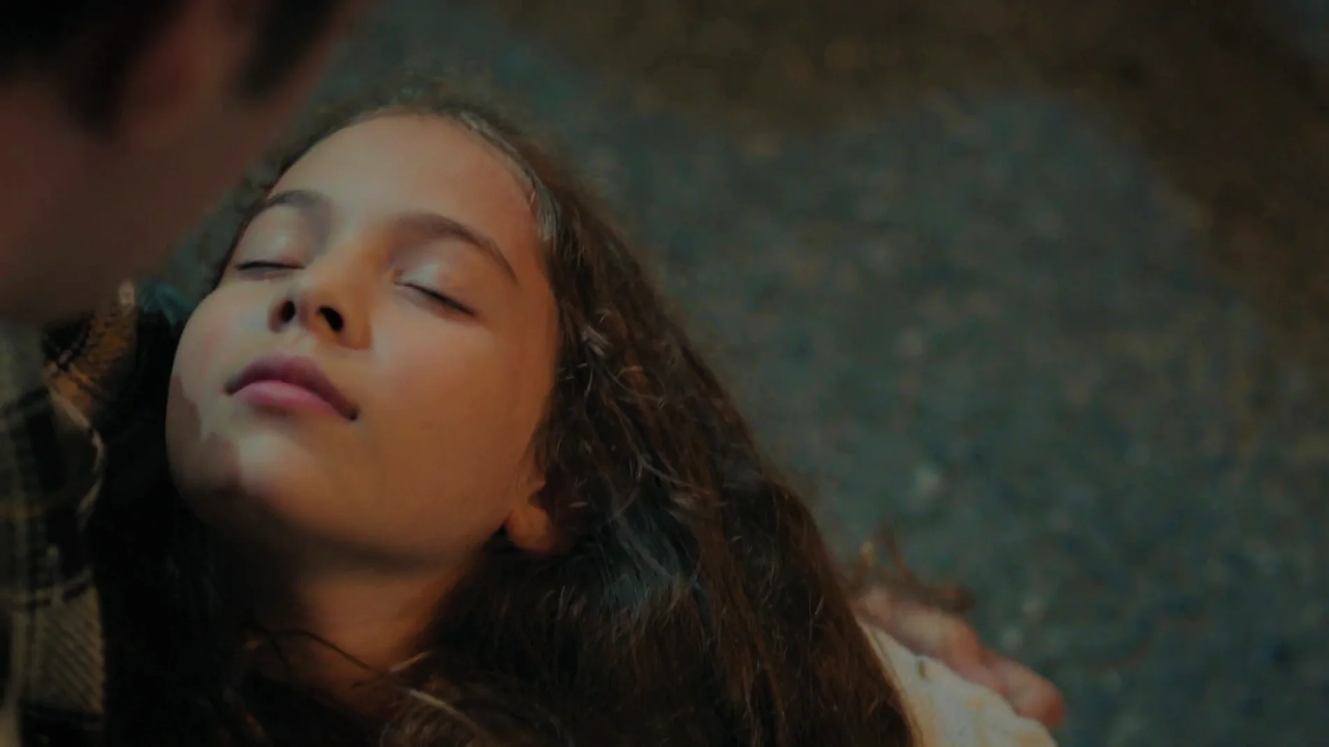 Emel se escapa de casa y pide vivir en un orfanato: “Soy una carga para ...