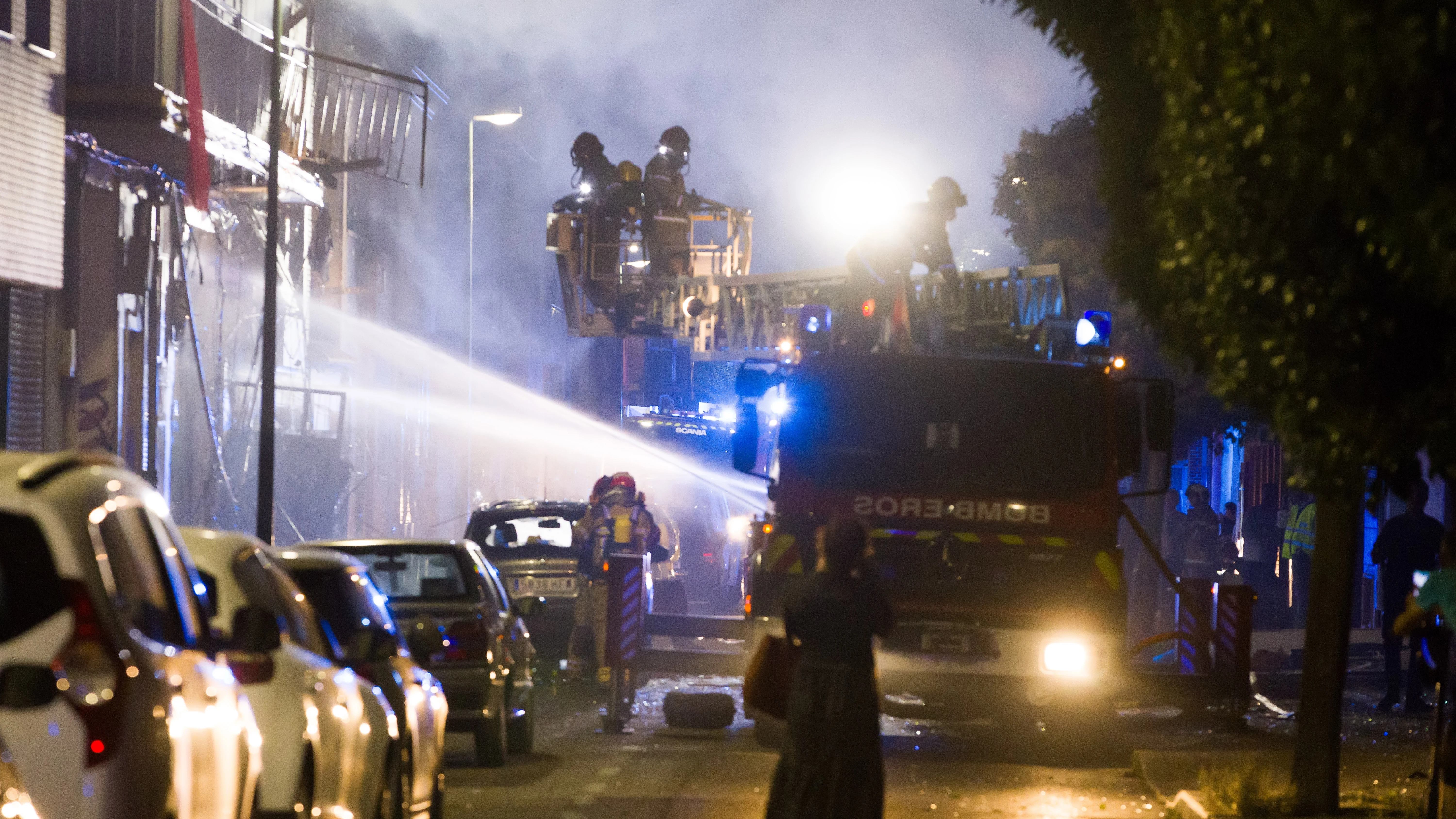 Un equipo de Bomberos trabajando en la zona Un equipo de Bomberos trabajando en la zona