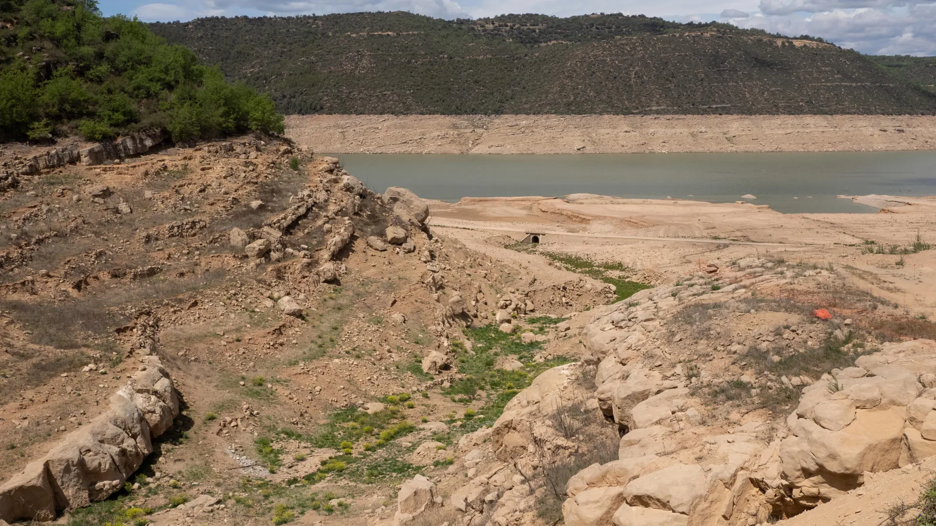 Imagen de un embalse catalán afectado por la grave sequía Imagen de un embalse catalán afectado por la grave sequía