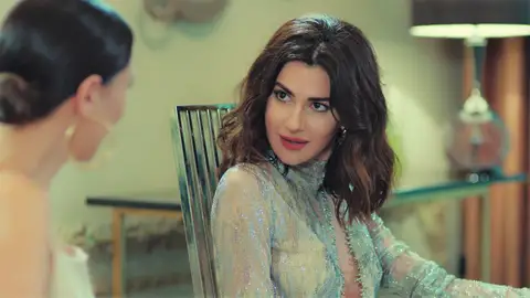 ¡Máxima tensión en la mesa! Halit deja caer que volvería a casarse y Şahika se regocija ante Ender ¡Máxima tensión en la mesa! Halit deja caer que volvería a casarse y Şahika se regocija ante Ender