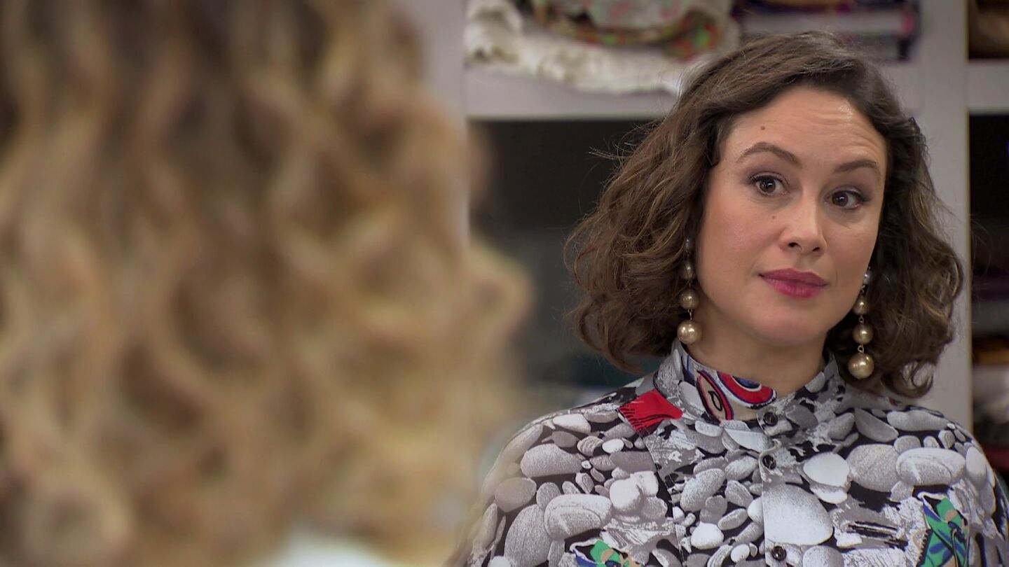 Victoria, tajante con Lola en su primer día como directora: “¿Te estoy aburriendo?”