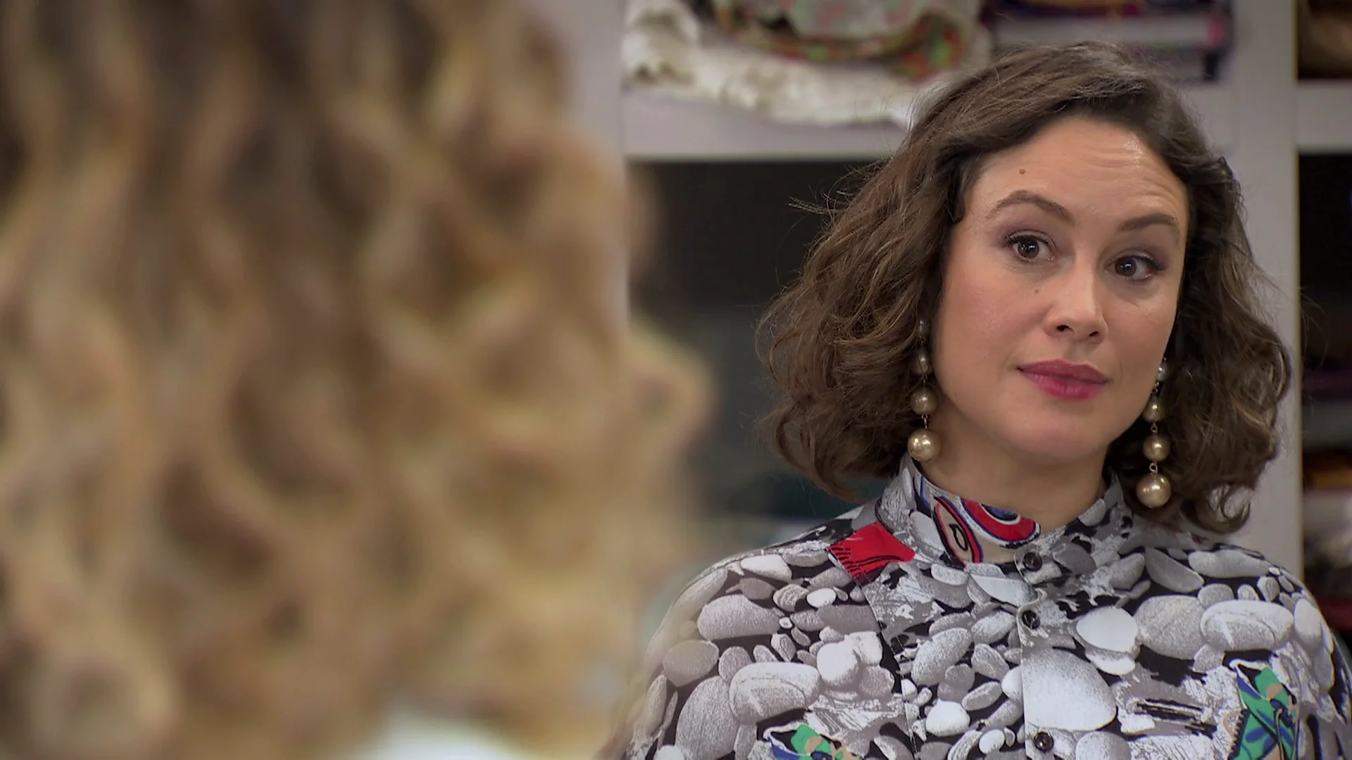 Victoria, tajante con Lola en su primer día como directora: “¿Te estoy aburriendo?”
