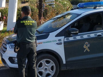 Mueren dos personas tras precipitarse en coche por un barranco en Cañete la Real, Málaga