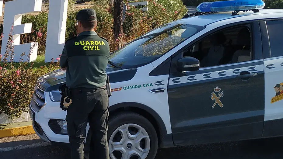 Mueren dos personas tras precipitarse en coche por un barranco en Cañete la Real, Málaga Mueren dos personas tras precipitarse en coche por un barranco en Cañete la Real, Málaga