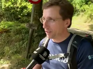 José Luis Martínez-Almeida emprende el Camino de Santiago: "Me he lesionado el día dos, pero estoy fuerte para llegar" José Luis Martínez-Almeida emprende el Camino de Santiago: "Me he lesionado el día dos, pero estoy fuerte para llegar"