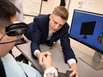 Un tetrapléjico recupera parcialmente la movilidad gracias a la inteligencia artificial Un tetrapléjico recupera parcialmente la movilidad gracias a la inteligencia artificial