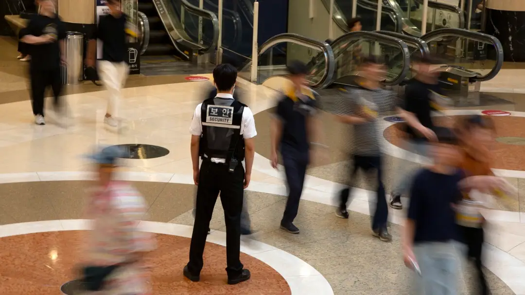 Personal de seguridad hace guardia Corea del Sur Personal de seguridad hace guardia Corea del Sur