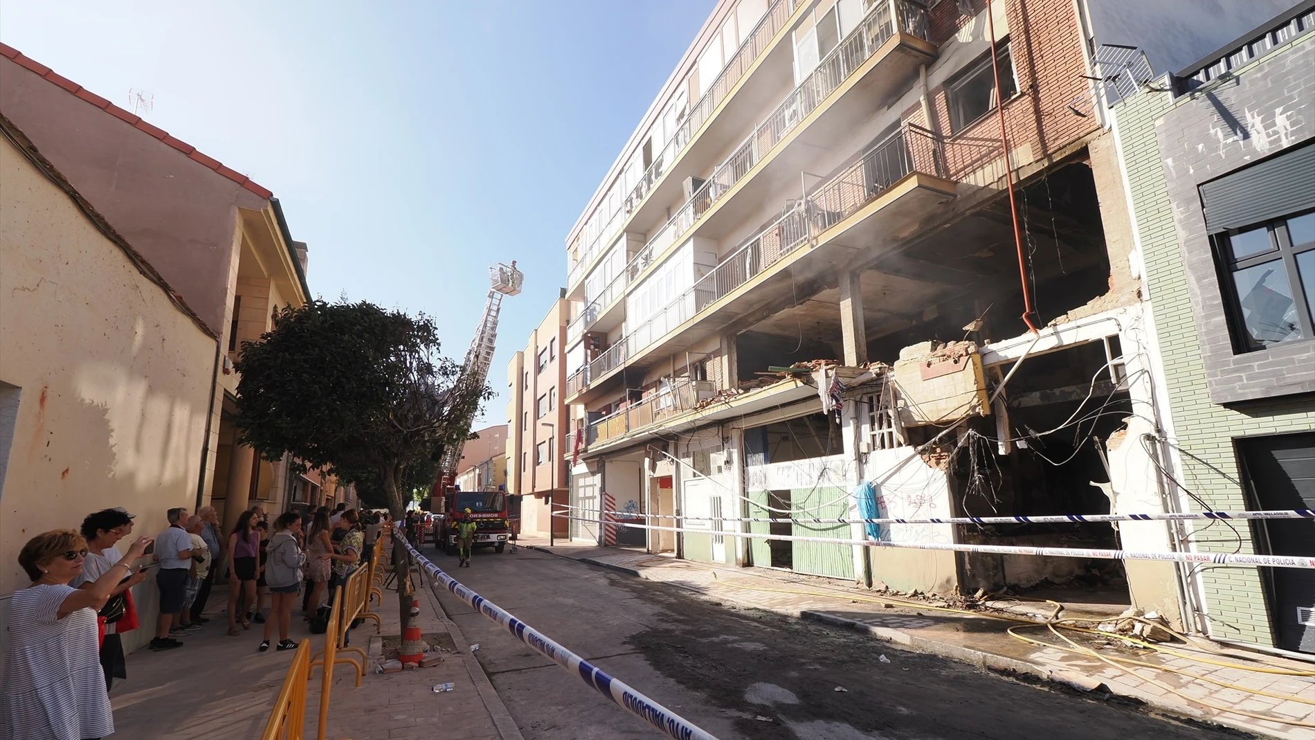 Fachada del inmueble en el que sucedió el incendio por una explosión de gas, en la calle Goya de Valladolid