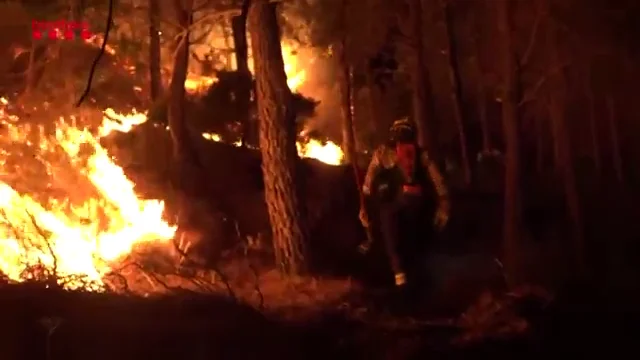 Confinados los vecinos de Colera por un incendio en Portbou (Girona)