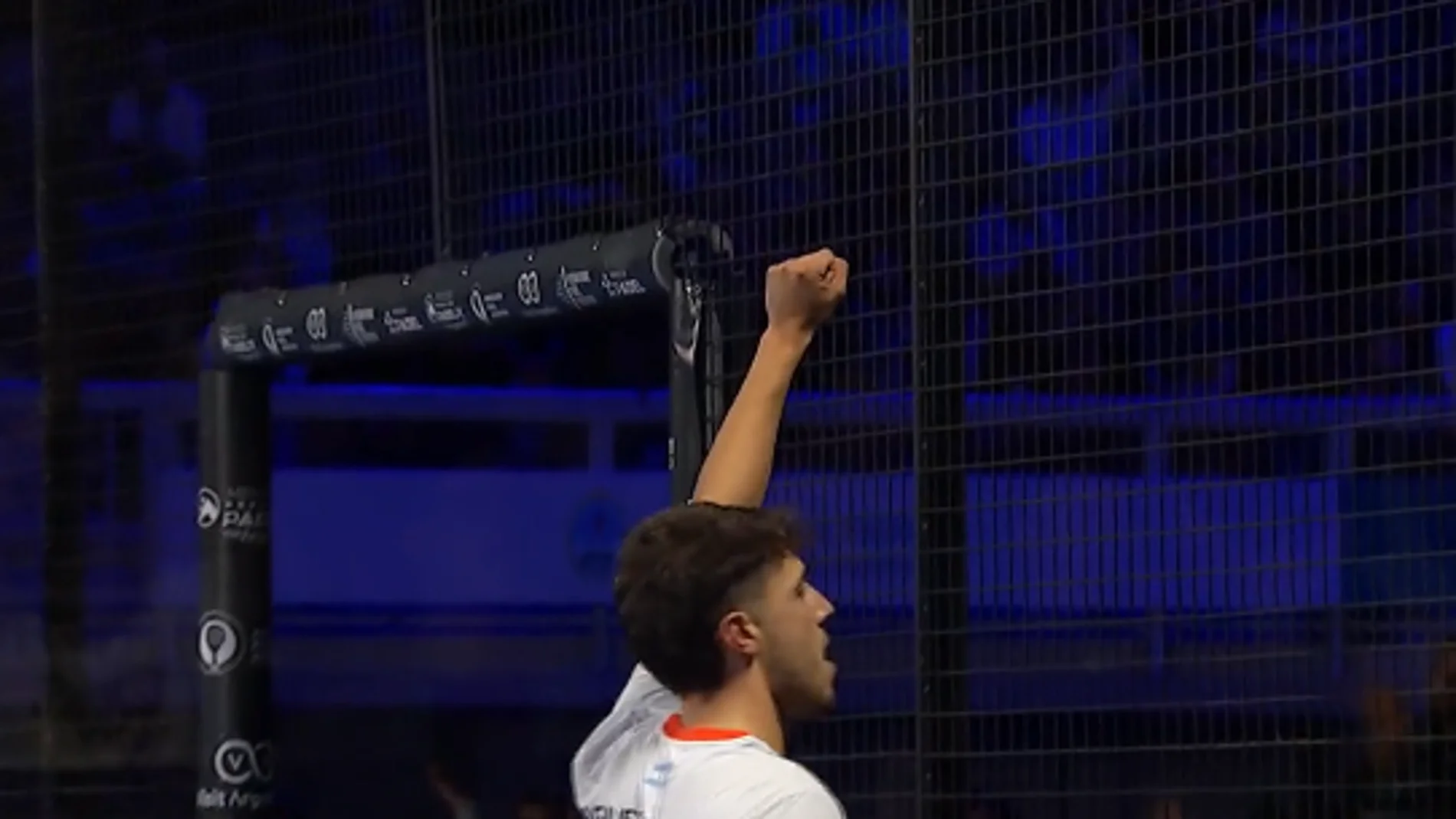 Agustín Tapia se viste de 'Superman' Agustín Tapia se viste de 'Superman'