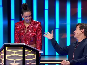 La advertencia de Javier Veiga a Cristina Pedroche en 'Password' La advertencia de Javier Veiga a Cristina Pedroche en 'Password'