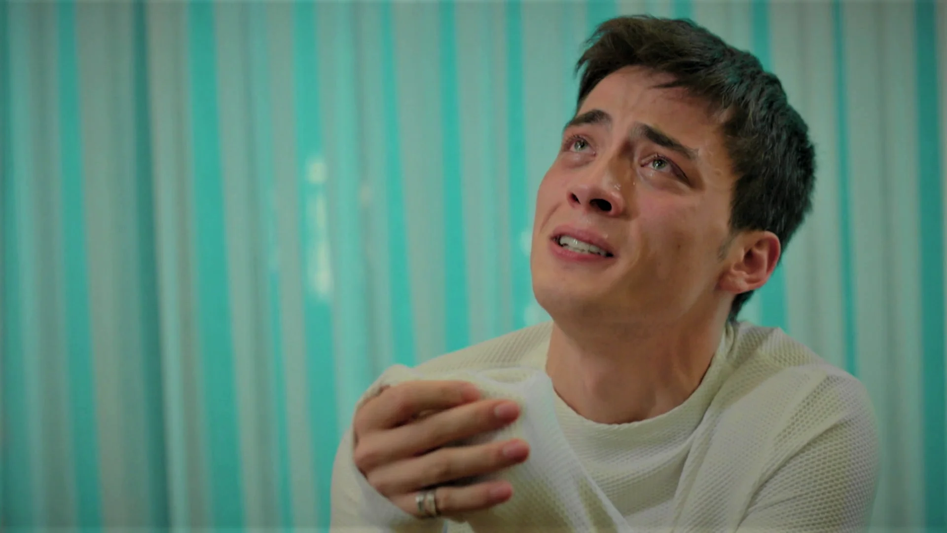 Sarp le confiesa la verdad a su padre: “He atropellado a una niña” Sarp le confiesa la verdad a su padre: “He atropellado a una niña”