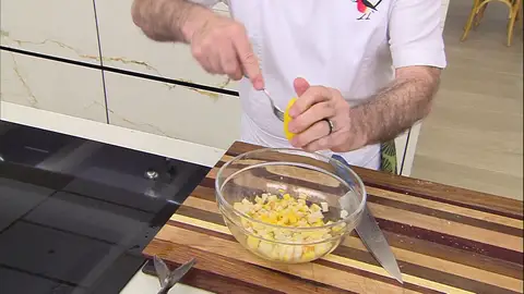 Exprime el limón encima Exprime el limón encima
