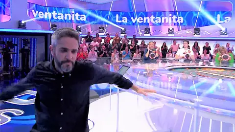 El tropiezo de Roberto Leal bailando que a punto está de costarle “la dentadurita” El tropiezo de Roberto Leal bailando que a punto está de costarle “la dentadurita”