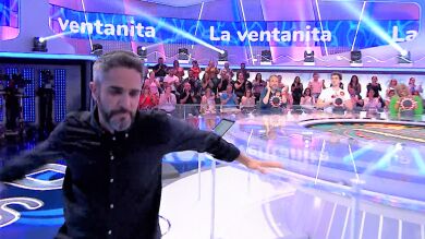 El tropiezo de Roberto Leal bailando que a punto está de costarle “la dentadurita”