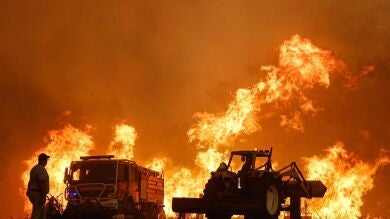 Un incendio forestal en el sur de Portugal obliga a evacuar a 1400 vecinos
