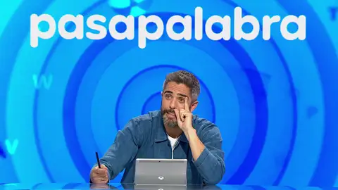 Roberto Leal se pone ‘serio’ con Lucrecia y Juan Peña: “22 años tiene ‘Pasapalabra’, ¿vale?” Roberto Leal se pone ‘serio’ con Lucrecia y Juan Peña: “22 años tiene ‘Pasapalabra’, ¿vale?”