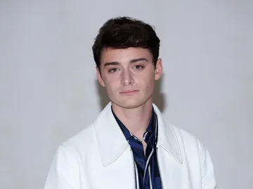 Noah Schnapp en la Paris Fashion Week Fall-Winter 2023-2024 Noah Schnapp en la Paris Fashion Week Fall-Winter 2023-2024