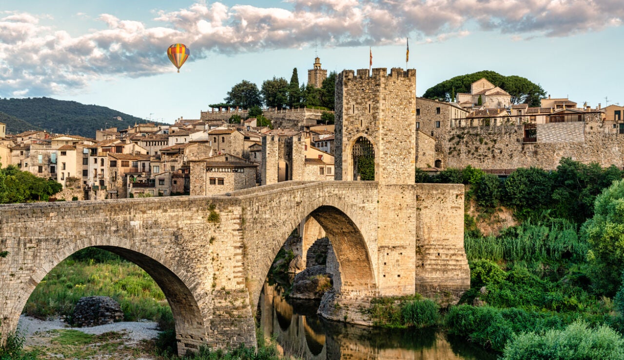 Besal&uacute; pueblo de Girona