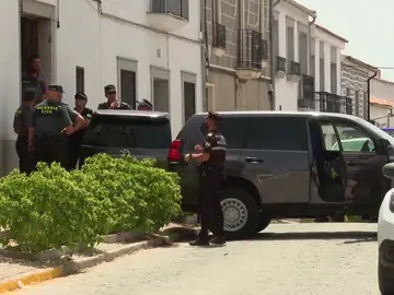 La Guardia Civil se persona en un domicilio tras un asesinato de violencia de género La Guardia Civil se persona en un domicilio tras un asesinato de violencia de género