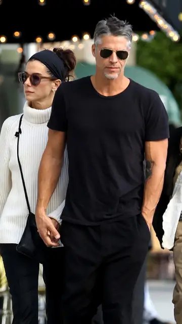 Sandra Bullock y su novio Bryan Randall cogidos de la mano Sandra Bullock y su novio Bryan Randall cogidos de la mano