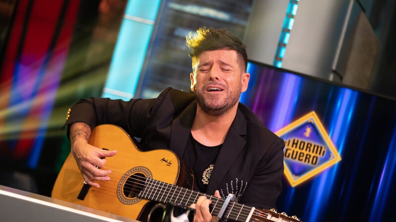 Pablo López se emociona cantando en 'El Hormiguero': 