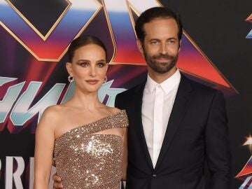 Natalie Portman y su marido Benjamin Millepied en la premiere de 'Thor: Love and thunder'