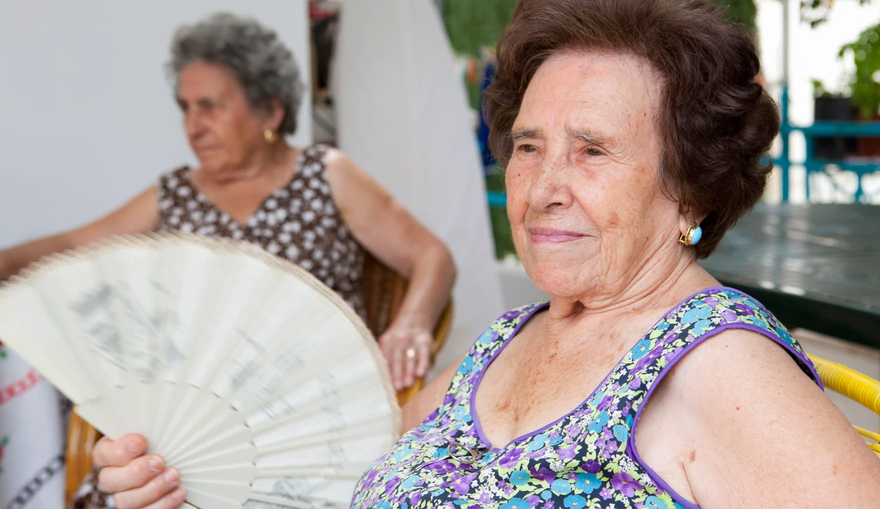 Mujer con un abanico