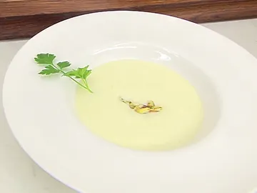 Crema de espárragos frescos: la receta saludable, ligera y de temporada de Karlos Arguiñano Crema de espárragos frescos: la receta saludable, ligera y de temporada de Karlos Arguiñano