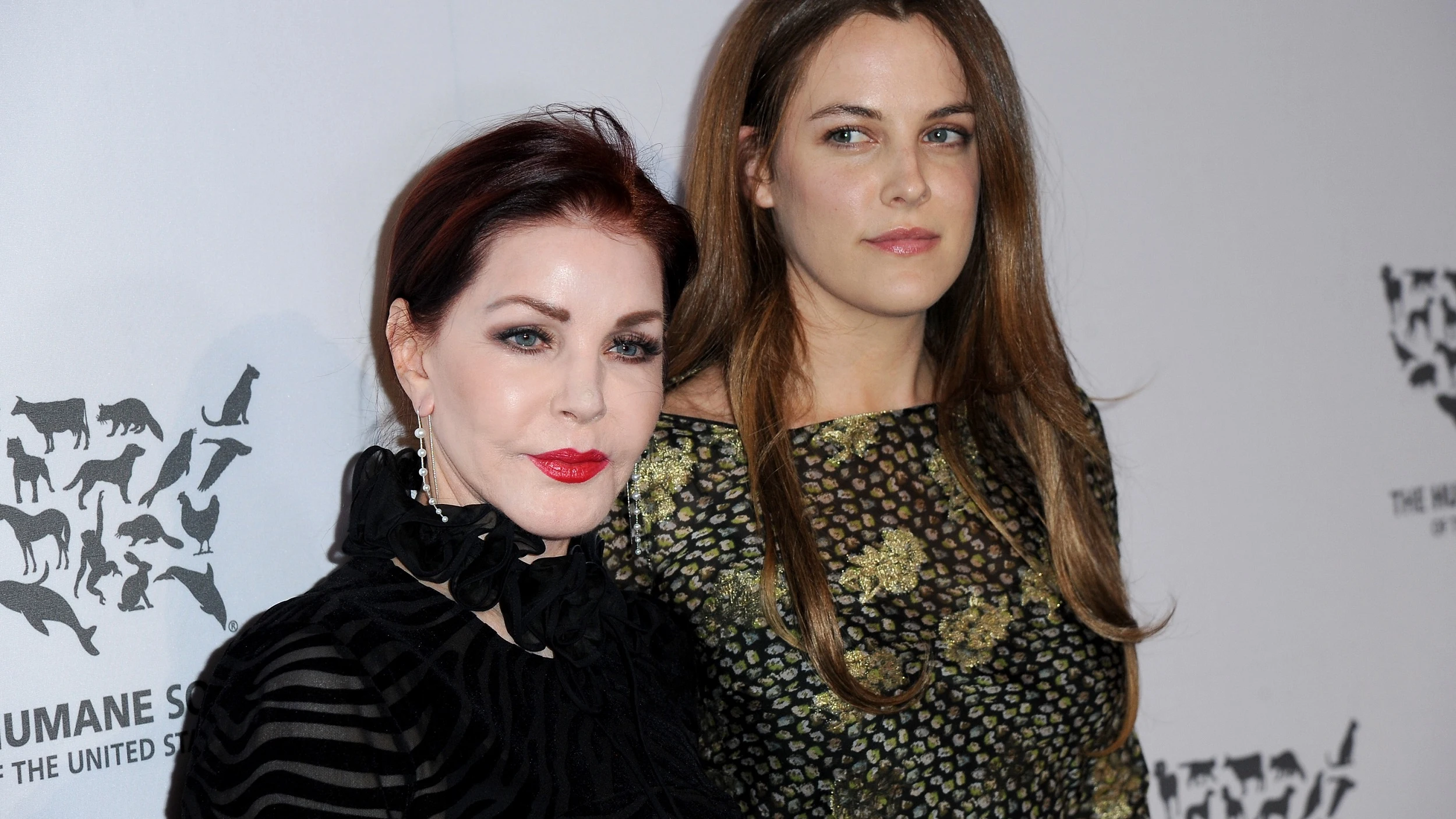 Riley Keough y su abuela Priscilla Presley