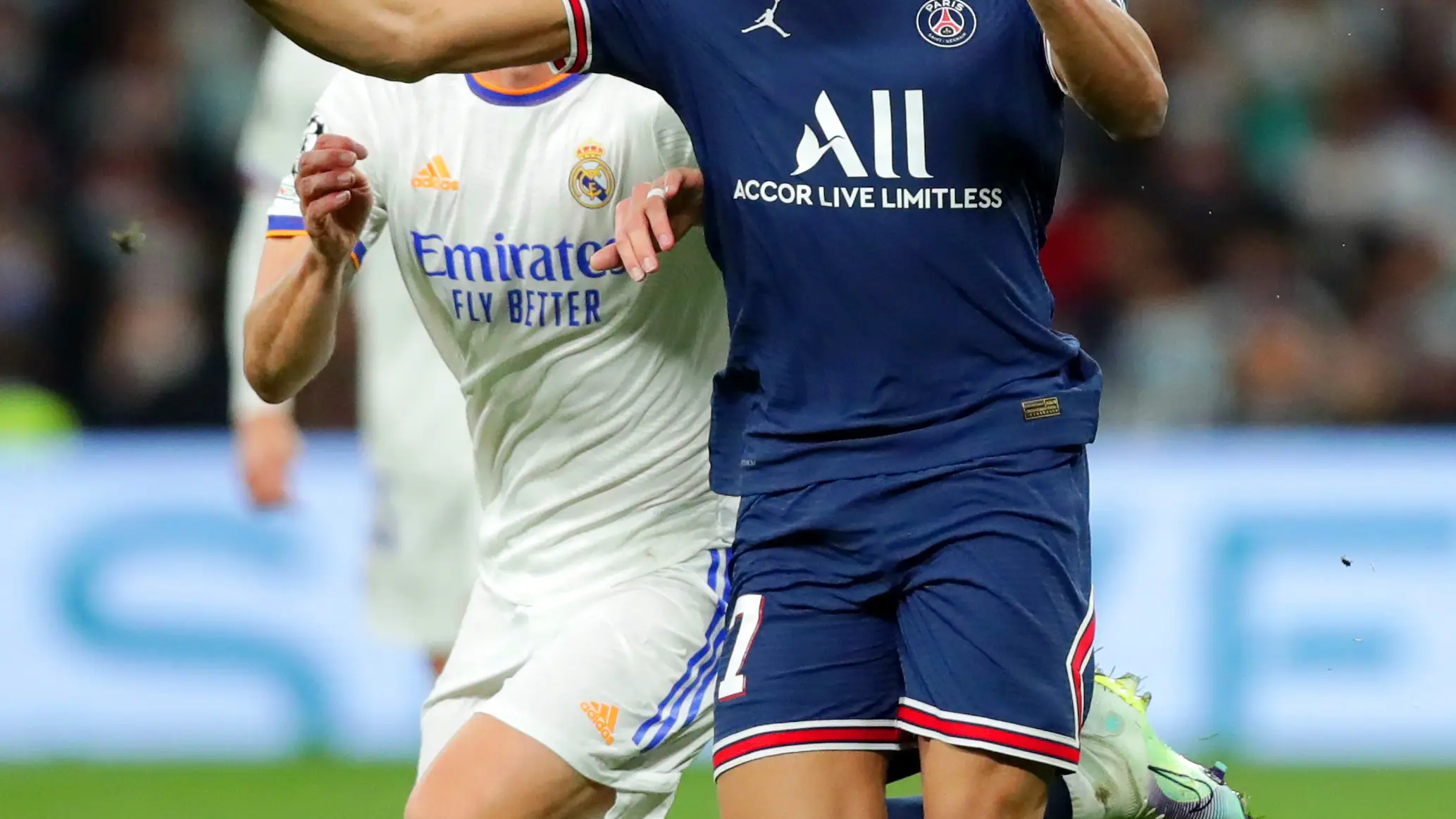 Kroos persigue a Mbappé en la Champions Kroos persigue a Mbappé en la Champions