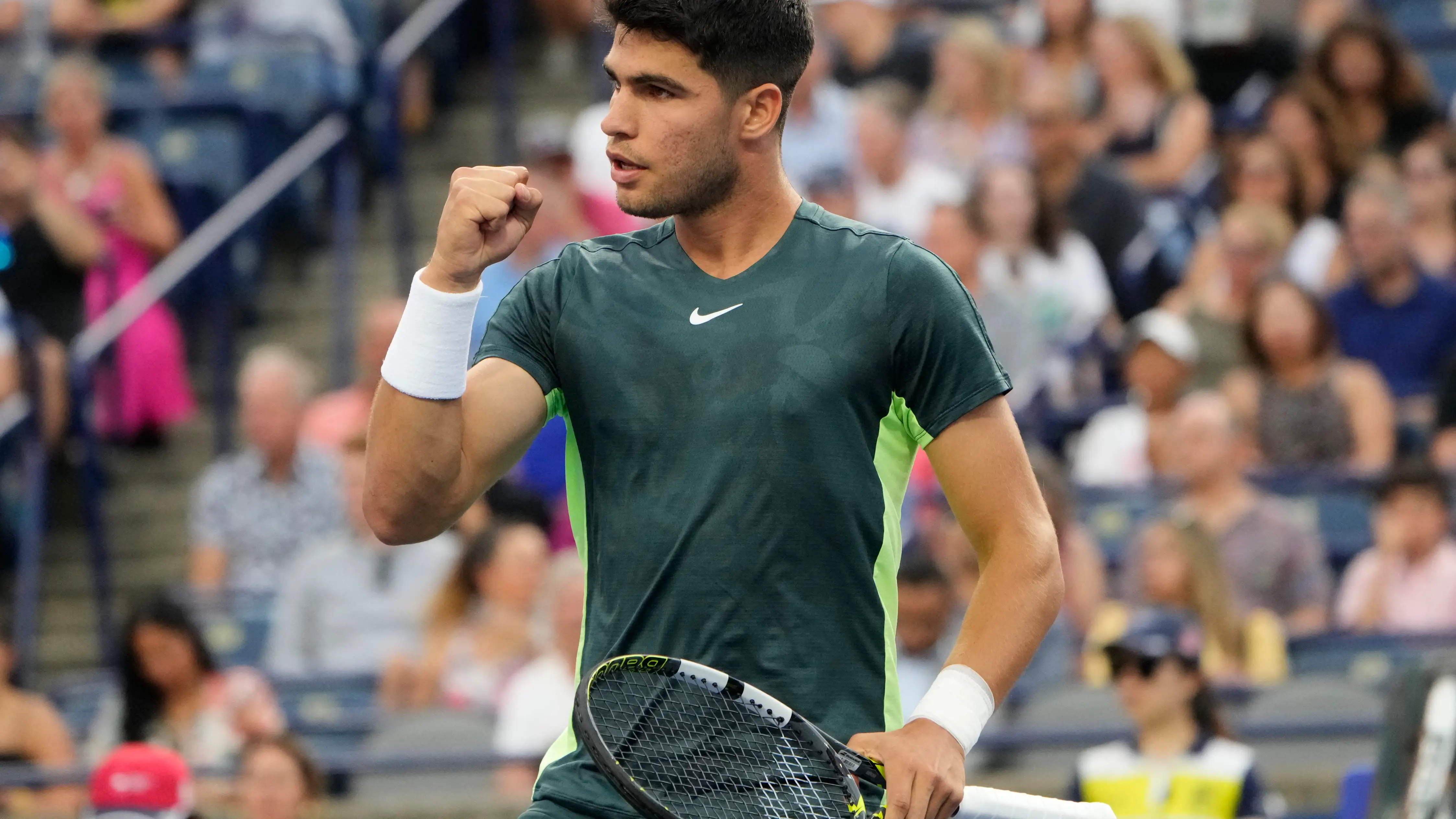 Carlos Alcaraz celebra un punto ante Ben Shelton en Toronto