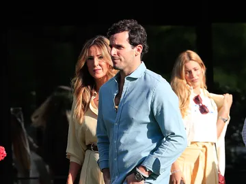 Íñigo Onieva, con su madre Carolina Molas y su hermana Alejandra Íñigo Onieva, con su madre Carolina Molas y su hermana Alejandra