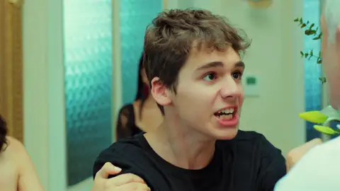 Erim enloquece al ver a Yildiz: “Tú mataste a mi madre" Erim enloquece al ver a Yildiz: “Tú mataste a mi madre"