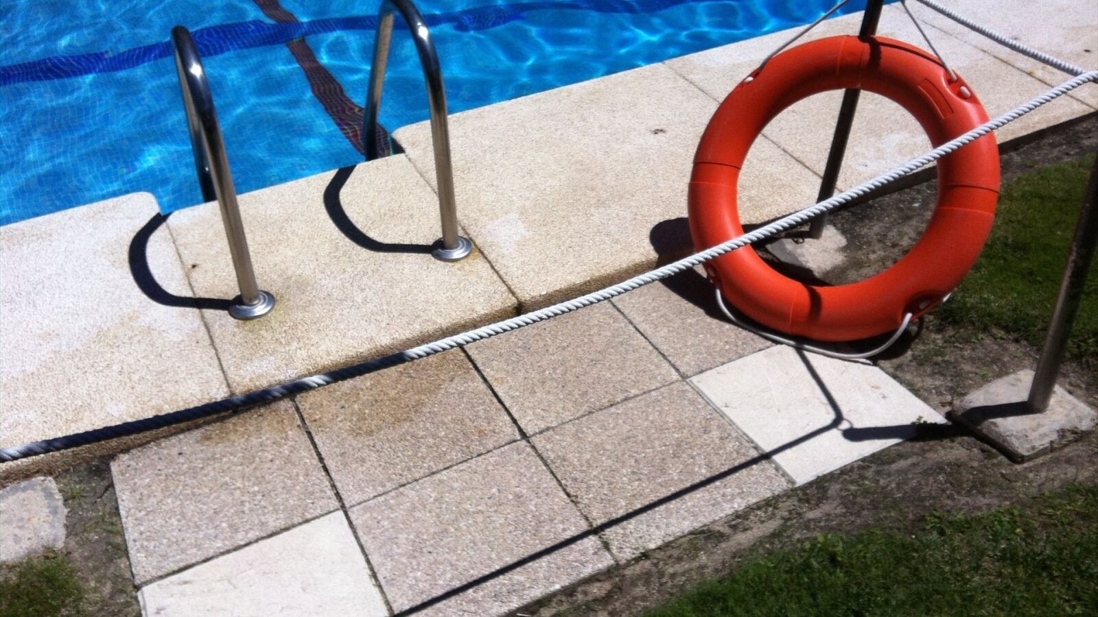 Muere ahogada una niña de 3 años en una piscina de La Manga, en Murcia