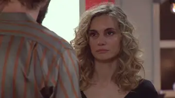 Sofía se refugia en Iván mientras afronta la muerte de Ester: “Esto es demasiado duro”