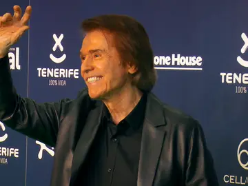 Raphael reaparece totalmente recuperado de los problemas de salud que le obligaron a cancelar varios conciertos Raphael reaparece totalmente recuperado de los problemas de salud que le obligaron a cancelar varios conciertos