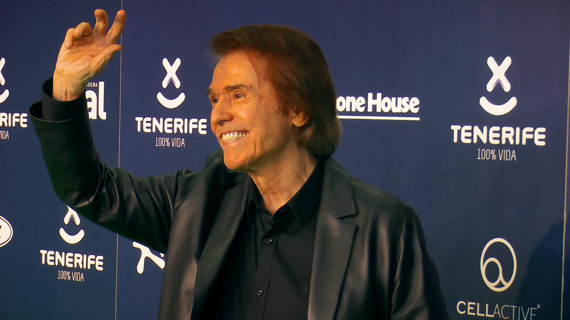 Raphael reaparece totalmente recuperado de los problemas de salud que le obligaron a cancelar varios conciertos