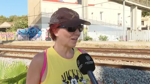 Una viajera del cercanías en Tarragona Una viajera del cercanías en Tarragona