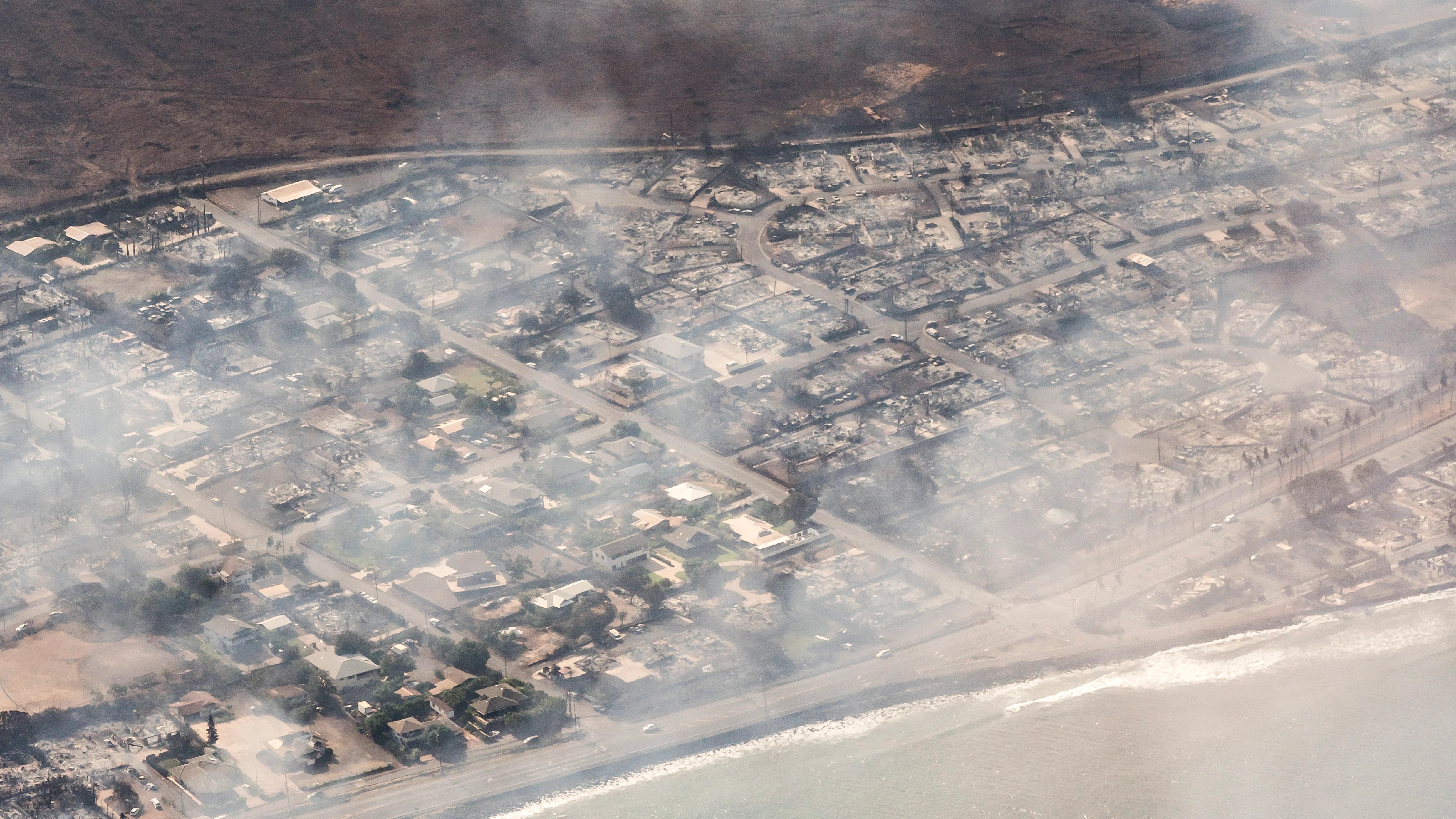Vista a&eacute;rea de los edificios da&ntilde;ados tras el incendio en Haw&aacute;i