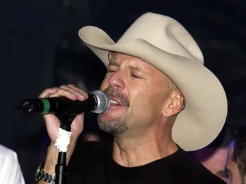 Bruce Willis como cantante con el apodo Bruno Radolini Bruce Willis como cantante con el apodo Bruno Radolini