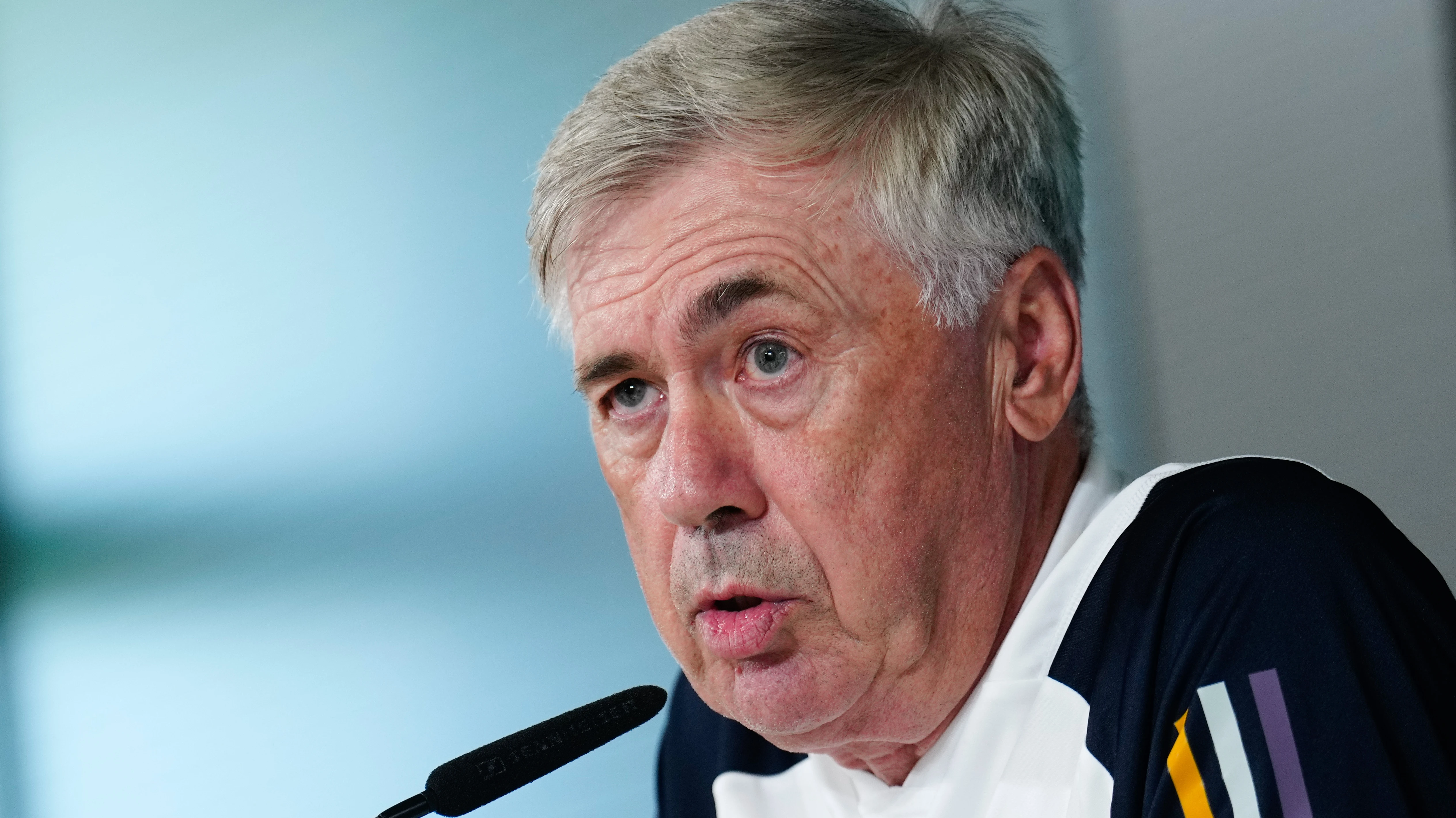 Carlo Ancelotti atiende a los medios en la rueda de prensa