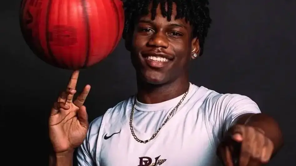 Muere a los 17 años una promesa del baloncesto estadounidense tras desplomarse en un entrenamiento Muere a los 17 años una promesa del baloncesto estadounidense tras desplomarse en un entrenamiento