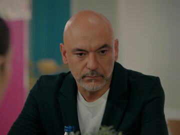 En el próximo capítulo de ‘Hermanos’: Ahmet impide que Ömer sea expulsado del colegio… ¿estará empezando a aceptar a su hijo?