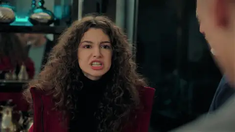 Asiye se presenta en casa de Sarp, en busca de venganza: "Como le pase algo a Ömer, te juro que te mato" Asiye se presenta en casa de Sarp, en busca de venganza: "Como le pase algo a Ömer, te juro que te mato"