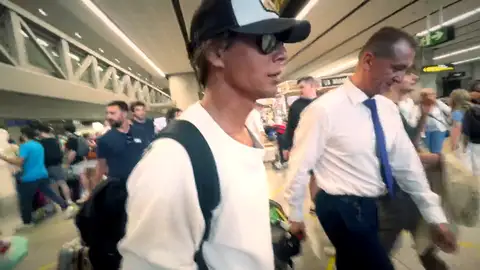 Julio Iglesias Jr. se defiende en su llegada a España de las acusaciones de infidelidad a Vivi di Domenico Julio Iglesias Jr. se defiende en su llegada a España de las acusaciones de infidelidad a Vivi di Domenico