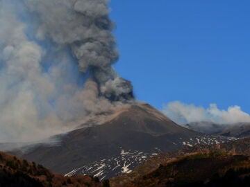 El volcán Etna vuelve a entrar en erupción 