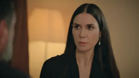 Akif vuelve a mentir a Suzan y le oculta que pasó la noche con Nebahat: "Soy un hombre honrado" Akif vuelve a mentir a Suzan y le oculta que pasó la noche con Nebahat: "Soy un hombre honrado"