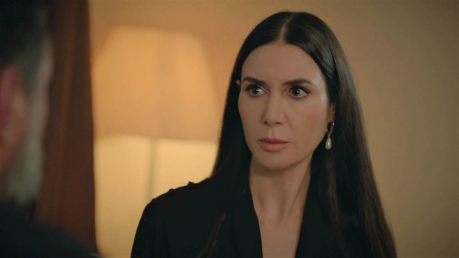 Akif vuelve a mentir a Suzan y le oculta que pasó la noche con Nebahat: "Soy un hombre honrado" Akif vuelve a mentir a Suzan y le oculta que pasó la noche con Nebahat: "Soy un hombre honrado"