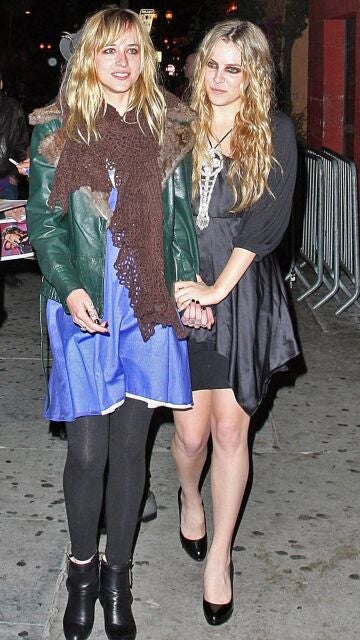 Dakota Johnson y Riley Keough muy jóvenes